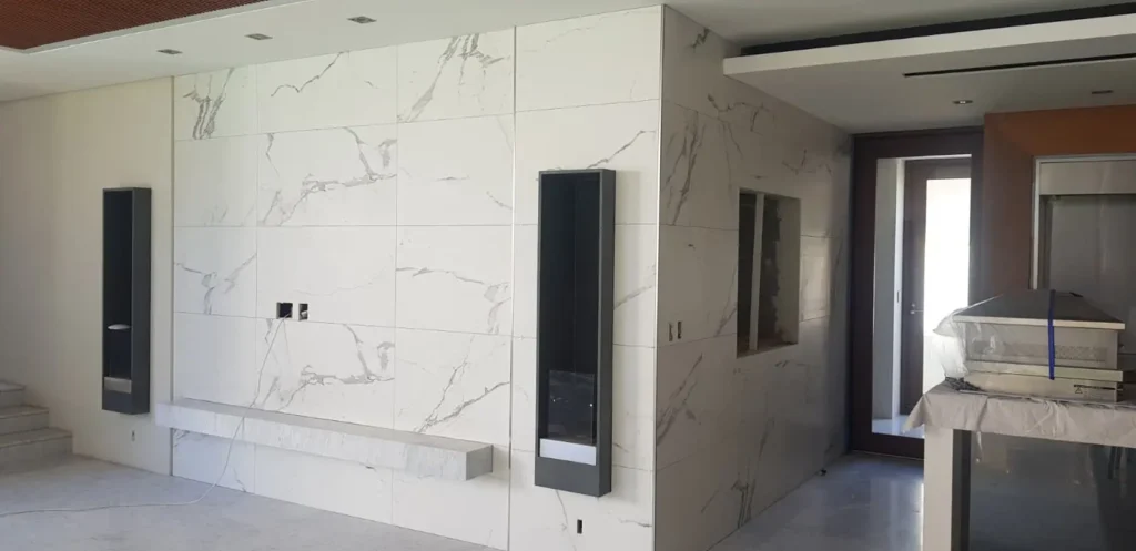Contemporary living room TV feature wall with 1200Γ600 porcelain tiles